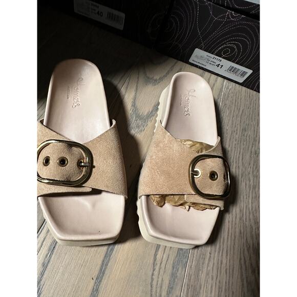 Homers Suede Buckle Slip On Sandals Size 6 Neutral - Picture 1 of 2